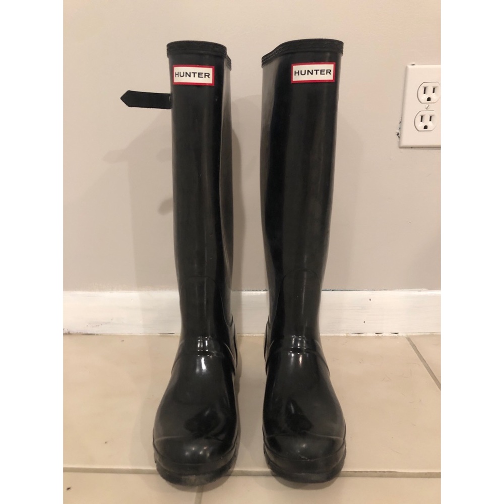 BLACK HUNTER BOOTS - GLOSSY FINISH. SIZE 39